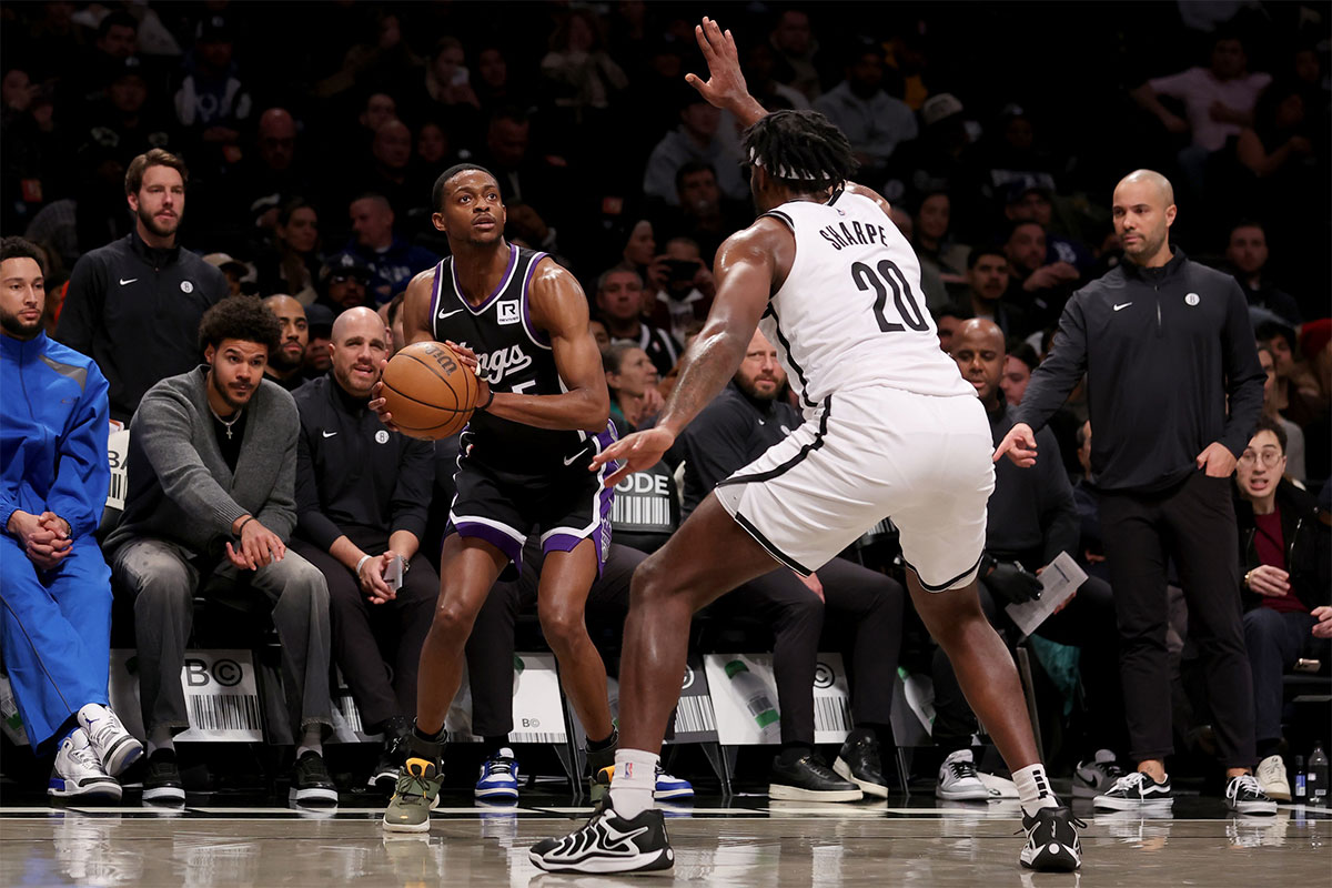 Sacramento Kings guard De'Aaron Fox (5) looks to shoot a three point shot against Brooklyn Nets center Day'Ron Sharpe (20) during the third quarter at Barclays Center.