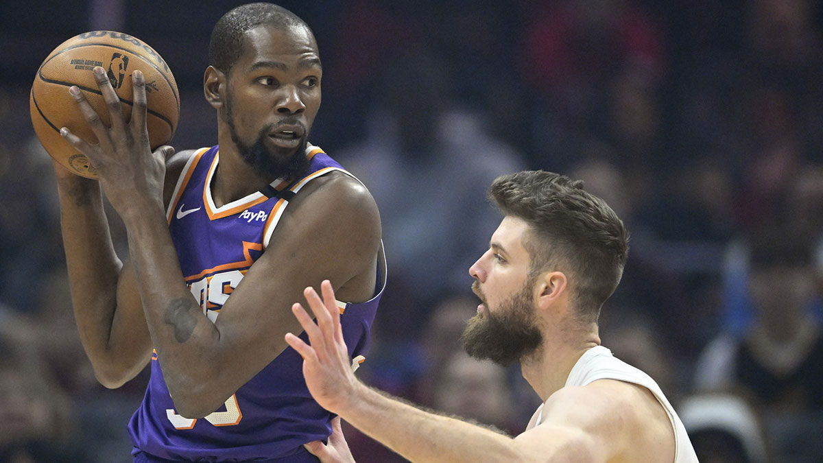 Cleveland Cavaliers forward Dean Wade (32) defends Phoenix Suns forward Kevin Durant (35) in the first quarter at Rocket Mortgage FieldHouse.