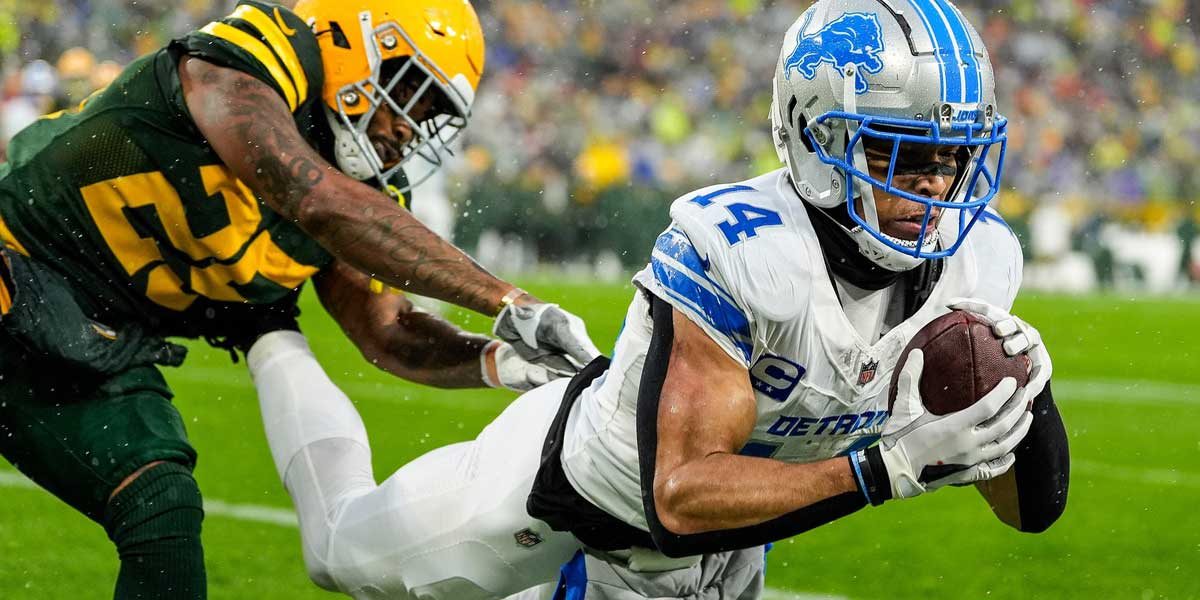 Detroit Lions wide receiver Amon-Ra St. Brown (14) makes a catch for a touchdown against Green Bay Packers cornerback Keisean Nixon (25) during the first half at Lambeau Field in Green Bay, Wis. on Sunday, Nov. 3, 2024.