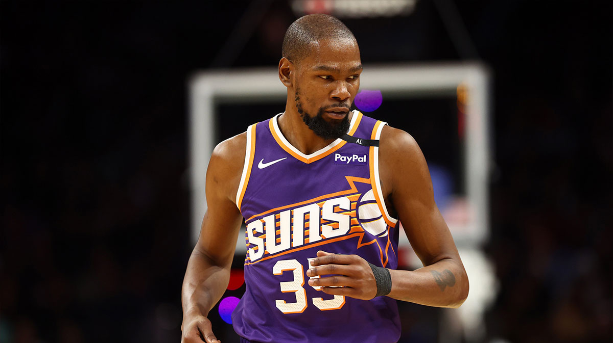 Phoenix Suns forward Kevin Durant (35) reacts against the Minnesota Timberwolves in the first half at Footprint Center.