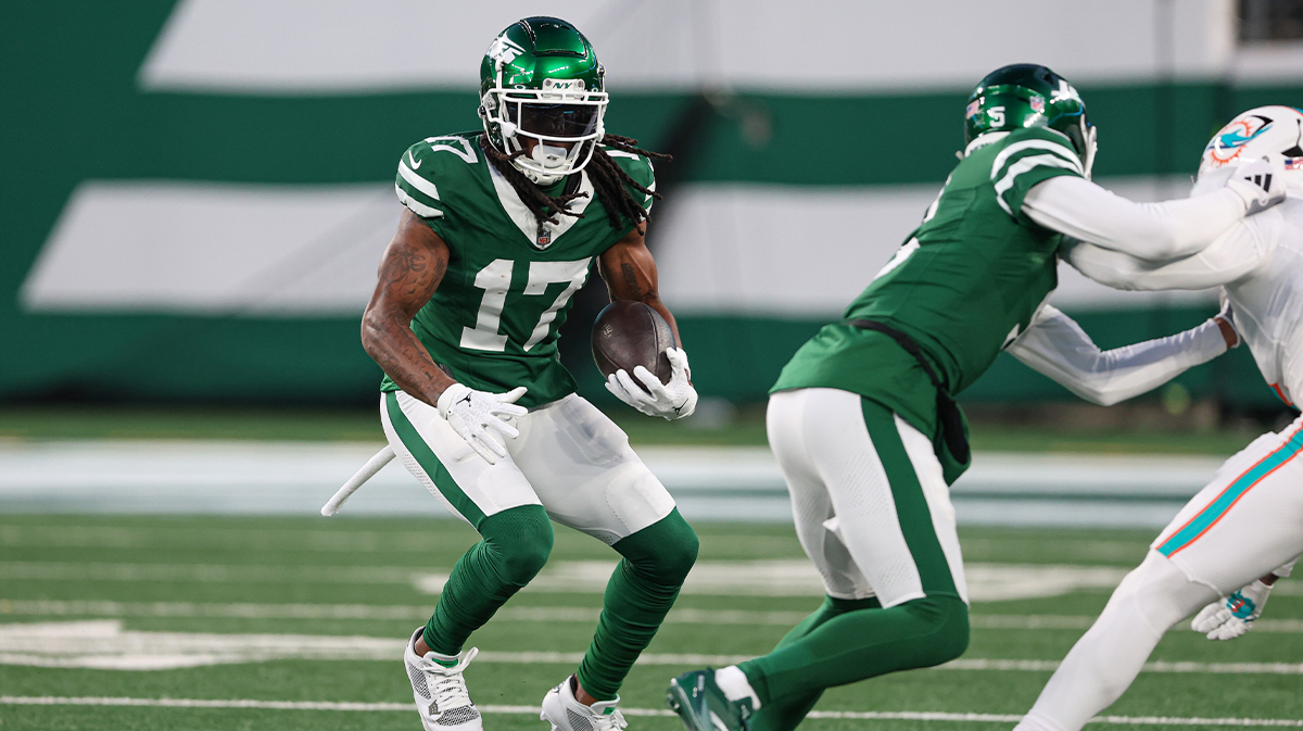 New York Jets wide receiver Davante Adams (17) gains yards after catch during the first quarter against the Miami Dolphins at MetLife Stadium. 