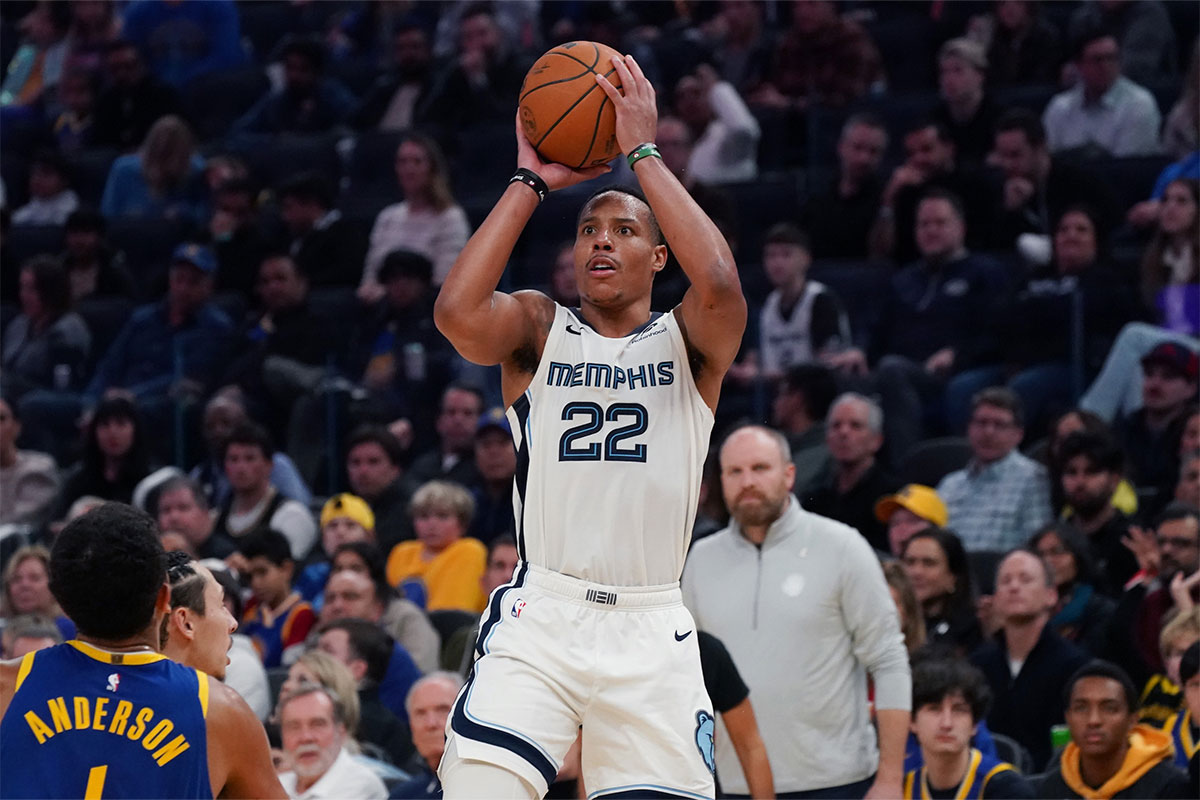 Grizzlies guard Desmond Bane (22) shoots a jumper over Golden State Warriors guard Kyle Anderson (1) in the fourth quarter at Chase Center