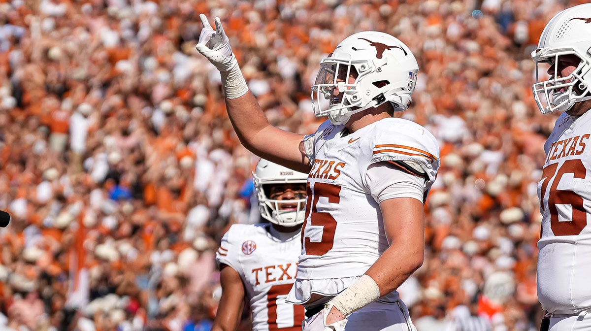 Texas Longhorns tight end Gunnar Helm (85) celebrates a touchdown during the Red River Rivalry game