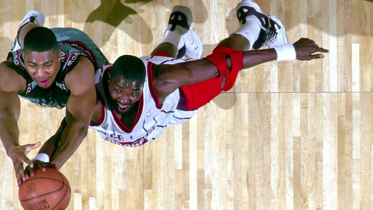 CENTER HUSTON ROCKETS # 34 Hakeem Olajuvon in action against Vancouver Grizzlies at the summit during the 1996-97 season.