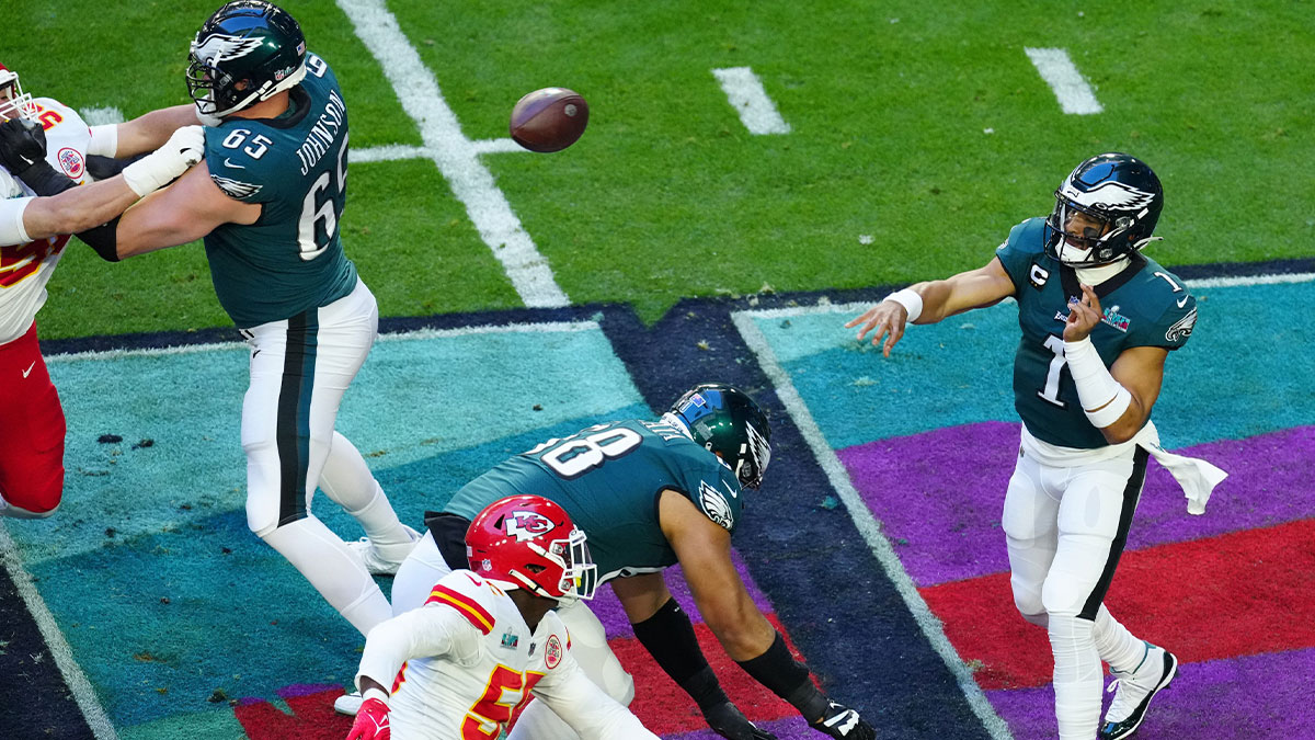 Philadelphia Eagles quarterback Jalen Hurts (1) throws a pass against the Kansas City Chiefs in the first quarter in Super Bowl LVII at State Farm Stadium in Glendale on Feb. 12, 2023. Nfl Super Bowl Lvii Kansas City Chiefs Vs Philadelphia Eagles