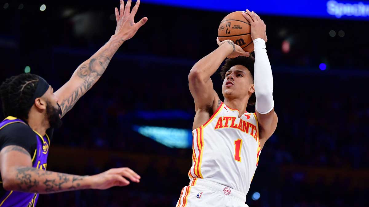 Atlanta Hawks forward Jaylen Johnson (1) shoots against Los Angeles Lakers forward Anthony Davis (3) during the first half at Cripto.com Arena. 