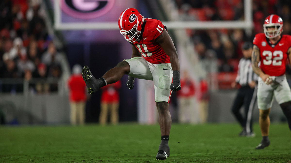 Georgia Bulldogs linebacker Jalon Walker (11) reacts after a tackle against the Tennessee Volunteers in the third quarter at Sanford Stadium. 