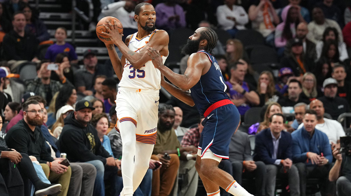 La Clippers Guard James Harden (1) Gardii Phoenik Suns Next, Kevin Durant (35) During the second half in the footprint center.