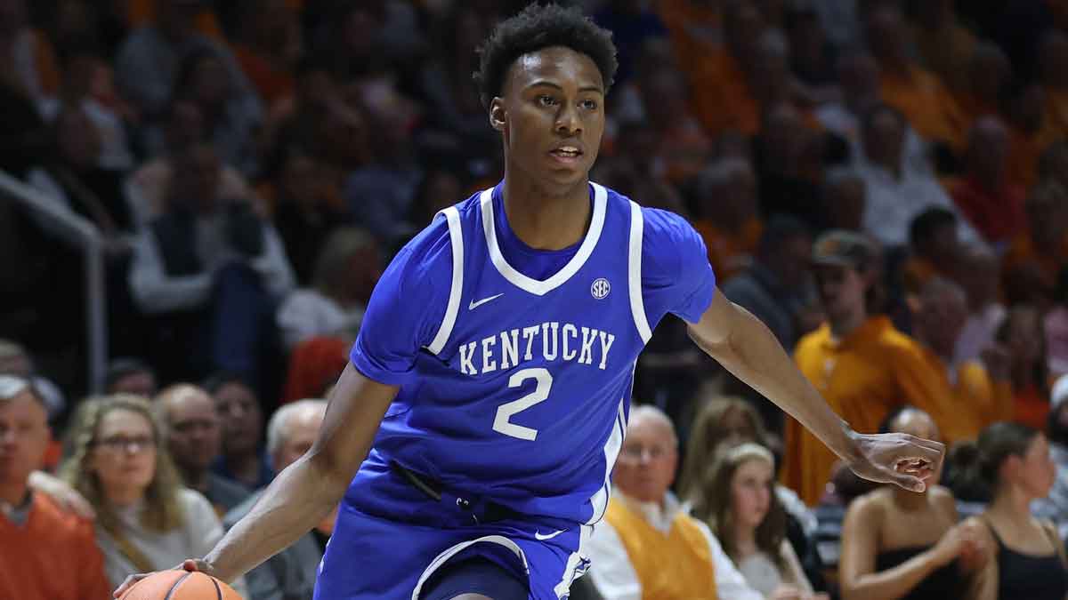 Kentucky Wildcats guard Jaxson Robinson (2) moves the ball against the Tennessee Volunteers during the second half at Thompson-Boling Arena at Food City Center.