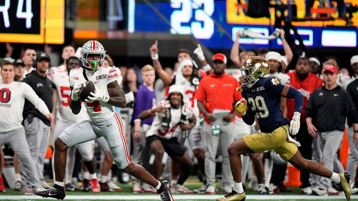 Ohio State Buckeyes wide receiver Jeremiah Smith (4) makes a catch against Notre Dame Fighting Irish cornerback Christian Gray (29) in the fourth quarter during the College Football Playoff National Championship at Mercedes-Benz Stadium