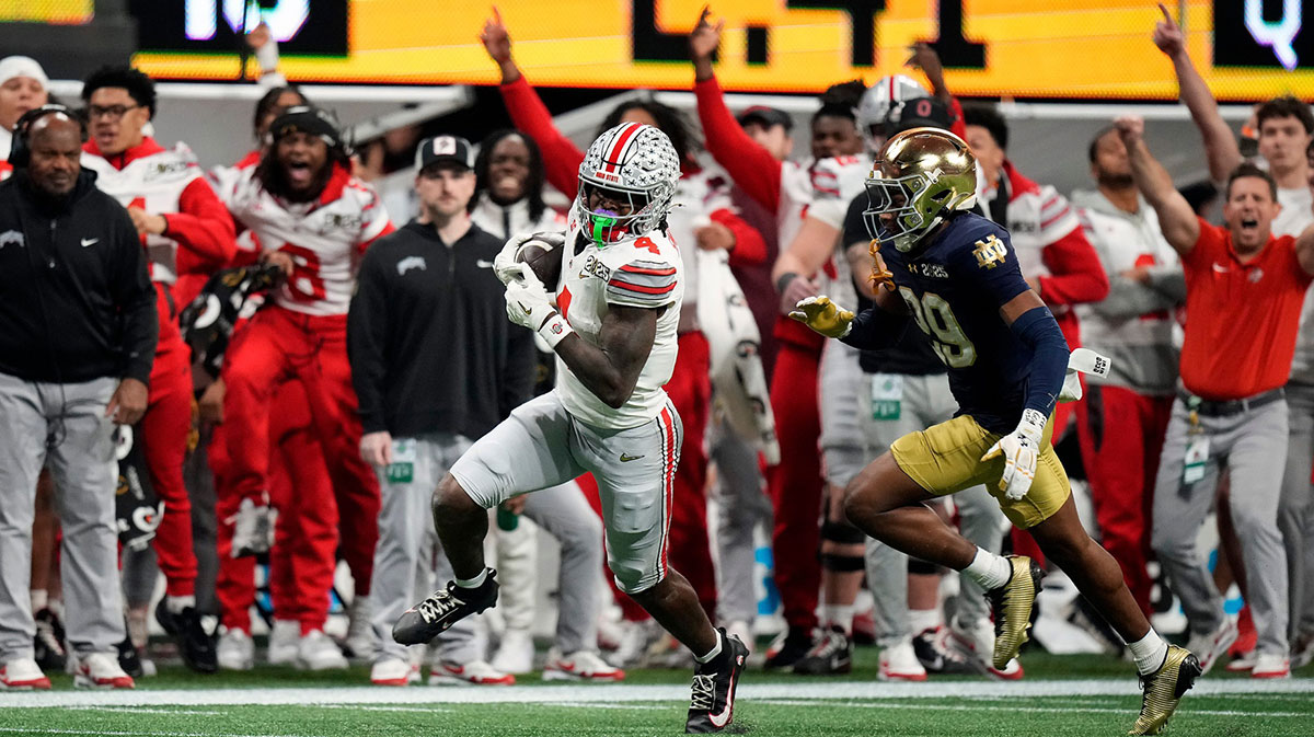 Ohio State Buckeyes wide receiver Jeremiah Smith (4) makes a catch against Notre Dame Fighting Irish cornerback Christian Gray (29) in the fourth quarter during the College Football Playoff National Championship at Mercedes-Benz Stadium