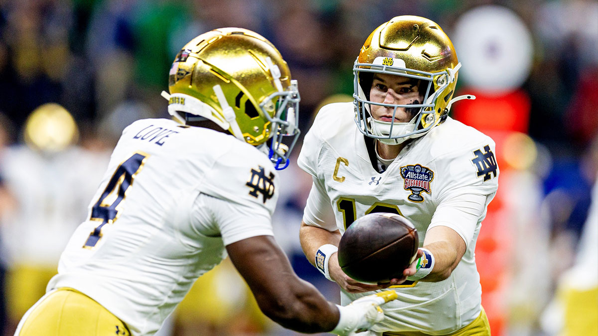 Notre Dame Fighting Irish running back Jeremiyah Love (4) hands the ball to Notre Dame Fighting Irish quarterback Riley Leonard (13) during the first quarter at Caesars Superdome.