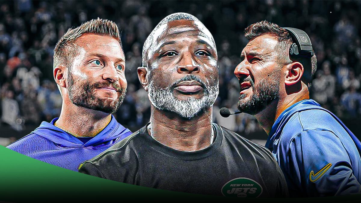 New York Jets head coach Aaron Glenn in the middle of Sean McVay and Nick Caley
