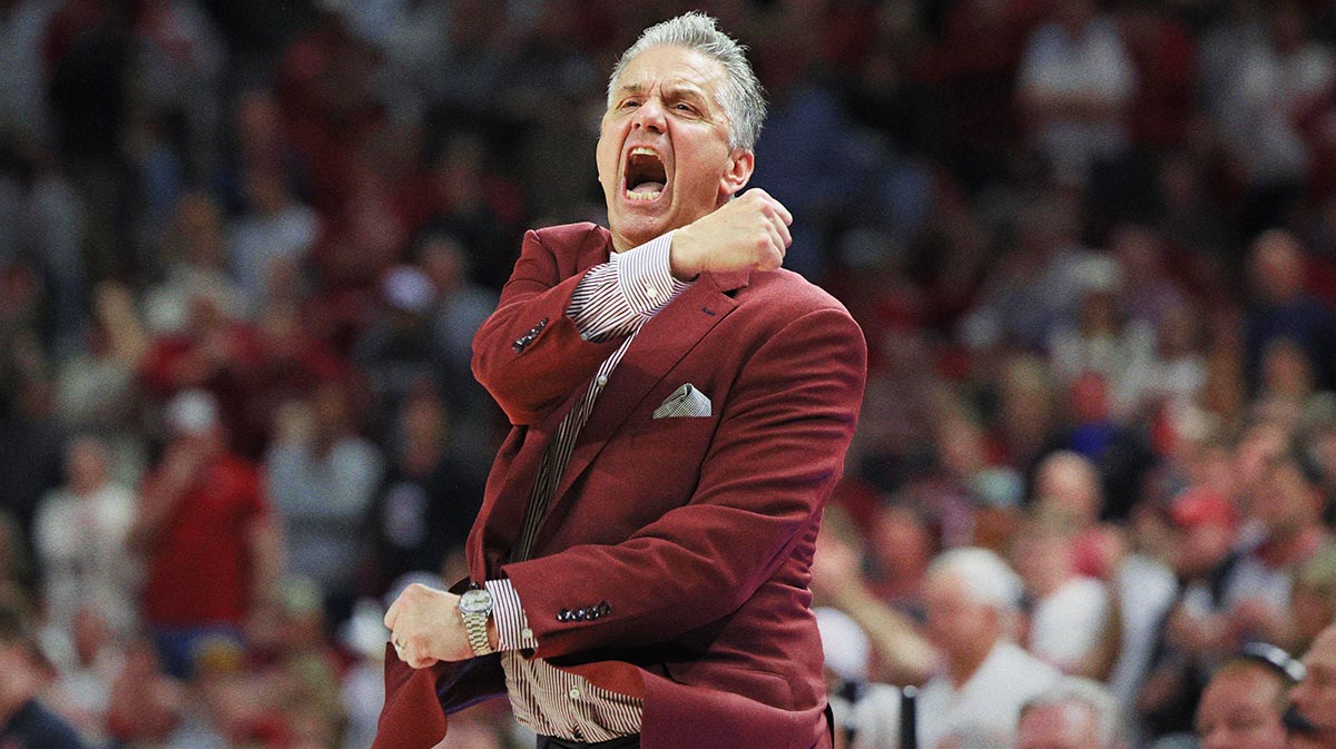 Arkansas Razorbacks head coach John Calipari reacts to a call in the second half against the Oklahoma Sooners at Bud Walton Arena. Oklahoma won 65-62.