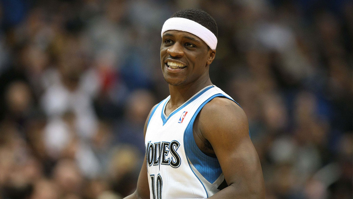 Minnesota Timberwolves guard Jonny Flynn (10) against the Oklahoma City Thunder at the Target Center. The Thunder defeated the Timberwolves in overtime 118-117.