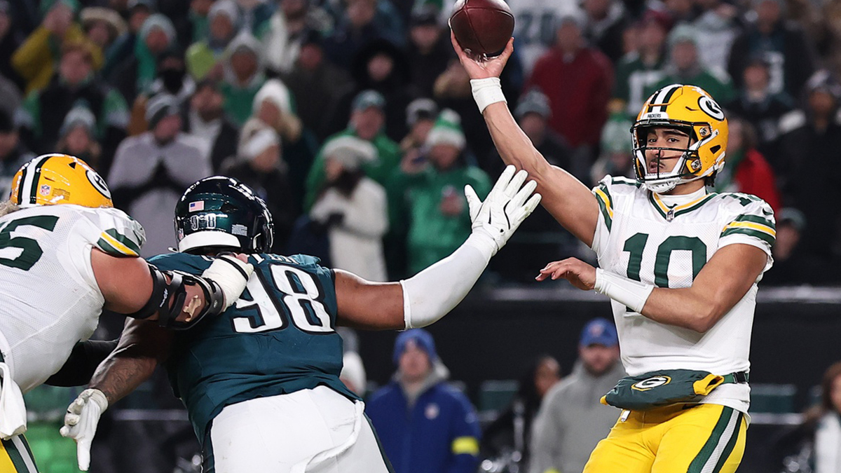 Philadelphia Eagles defensive tackle Jalen Carter (98) puts pressure on Green Bay Packers quarterback Jordan Love (10) in an NFC wild card game at Lincoln Financial Field. 