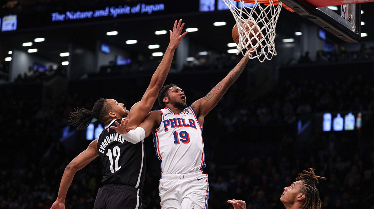Philadelphia 76ers forward Justin Edwards (19) drives to the basket as Brooklyn Nets forward Tosan Evbuomwan (12) defends during the first half at Barclays Center.
