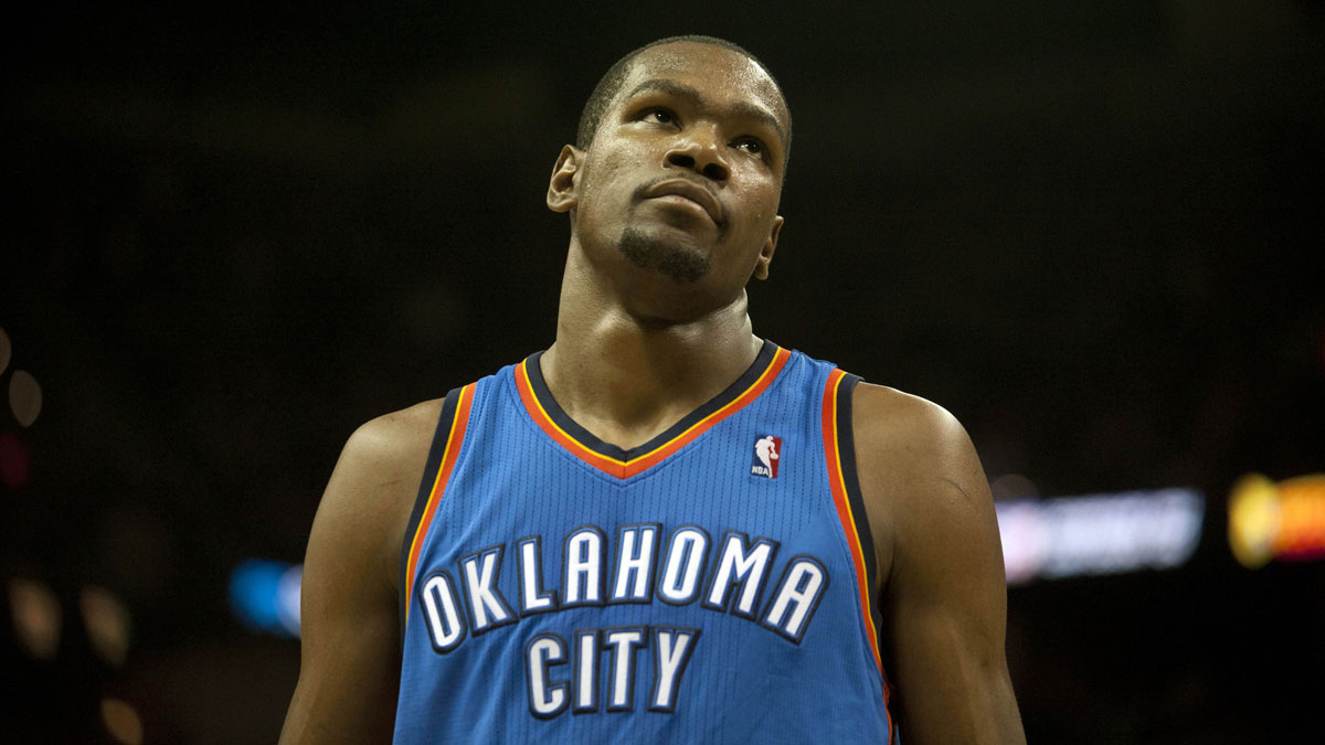 Oklahoma City Thunder Forward Kevin Durant (35) reacts against San Antonio Spurs during the second half in the game of two Western Conference of the NBA Playoff final in AT & T. San Antonio defeated Oklahoma City 120-111.