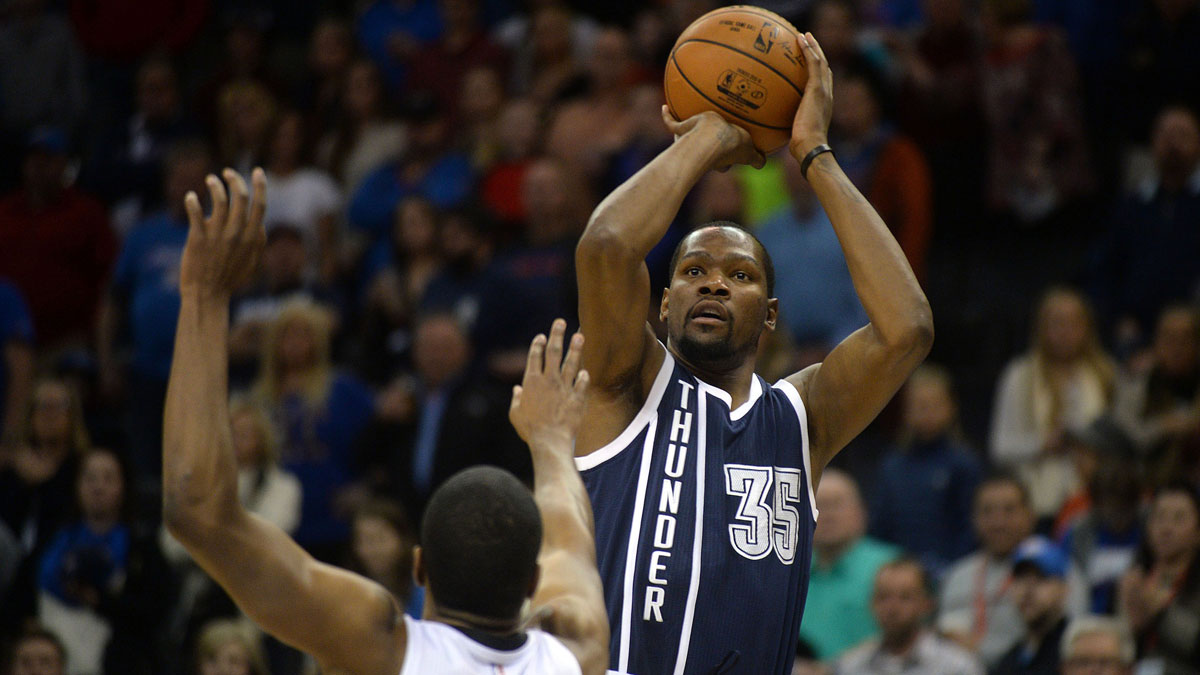 Oklahoma City Thunder Forward Kevin Durant (35) shoots the ball against Phoenix Suns forward ie warren (12) during the first quarter in the Chesapeake energy arena.