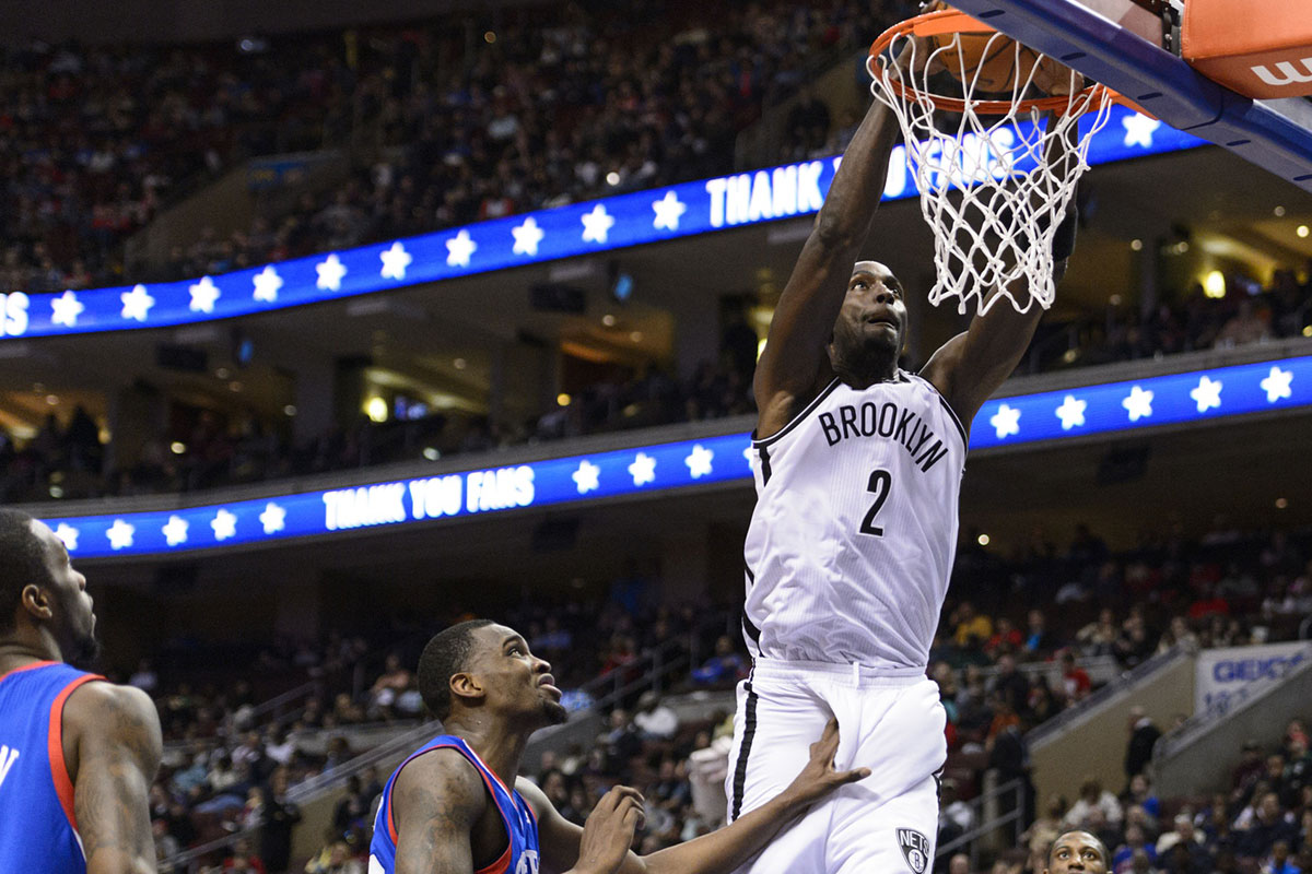 Brooklyn Nets Center Kevin Garnett (2) Dunks during the second trimester against Filadelphia 76ers in the Vells Fargo Center.