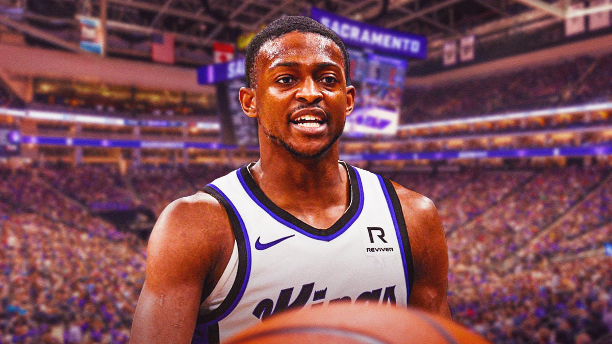 Photo: De'Aaron Fox grimacing in pain in Kings jersey