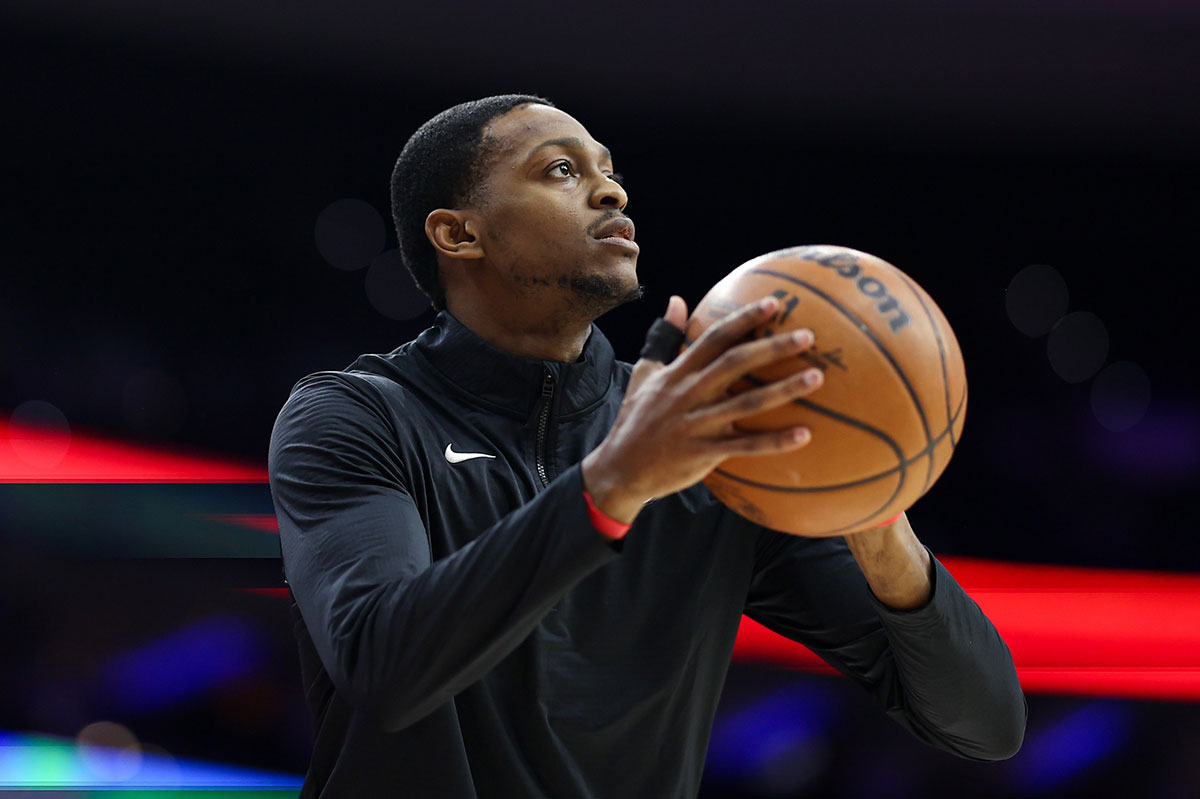 Kings Guard De'aaron Fox warmed up before playing Filadelphia 76ers in Wells Fargo Center