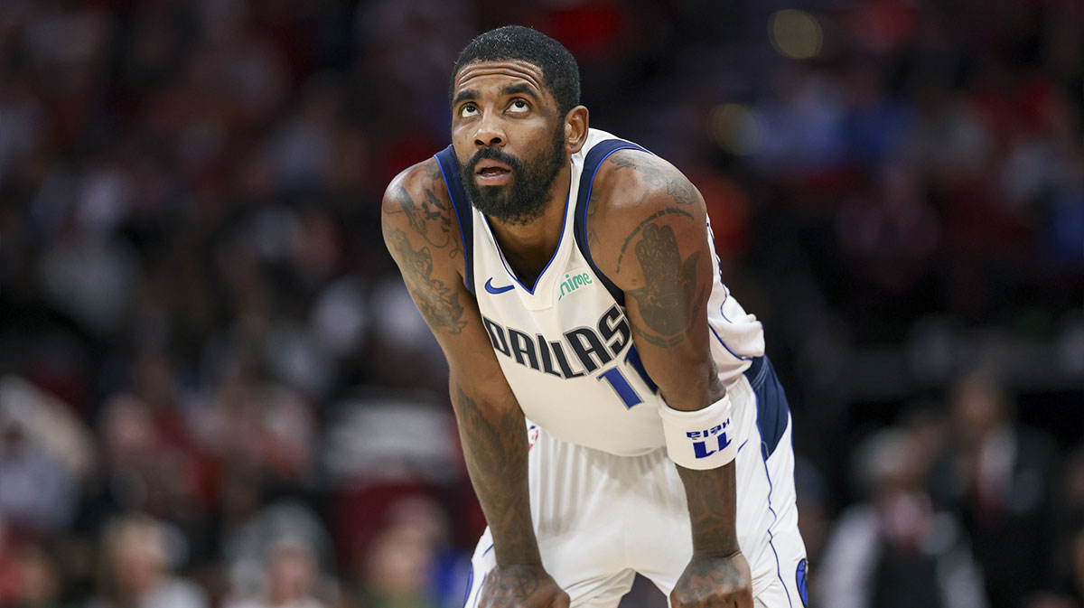 Dallas Mavericks Guard Kirie Irving (11) look up during the fourth quarter against rocket Houston in the toiotin center.