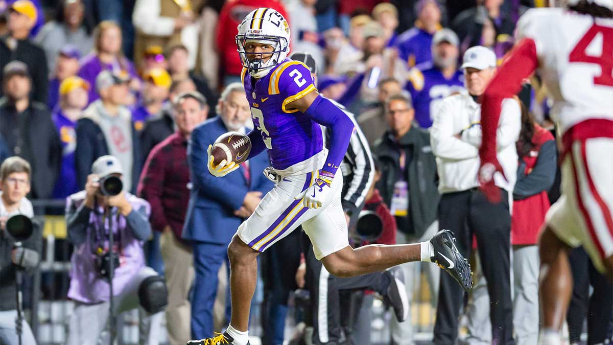Kyren Lacy 2 scores a touchdown as the LSU Tigers take on the Oklahoma Sooners. Nov 30, 2024; Baton Rouge, Louisiana, USA; at Tiger Stadium.