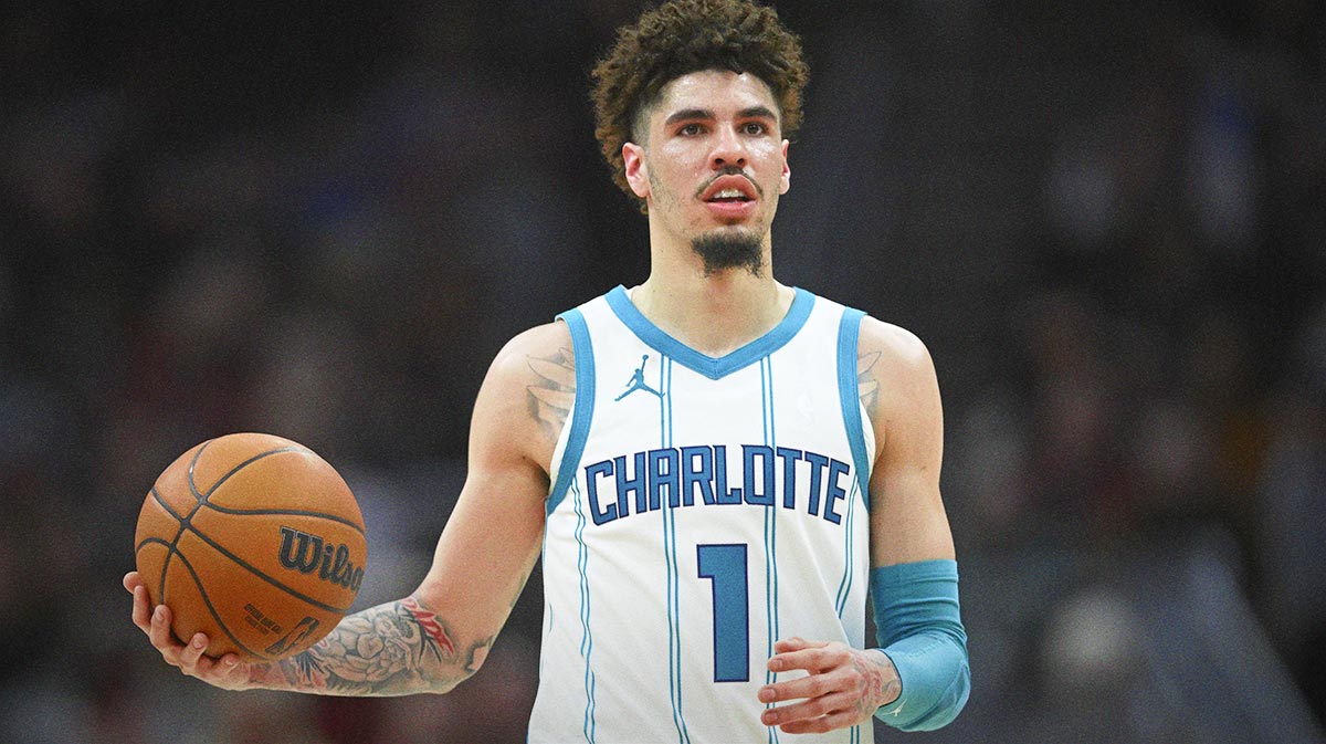 Charlotte Hornets guard LaMelo Ball (1) brings the ball up court in the second quarter against the Cleveland Cavaliers at Rocket Mortgage FieldHouse. 