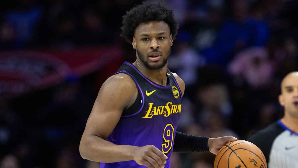 Lakers Guard Bronny James (9) Controls the ball