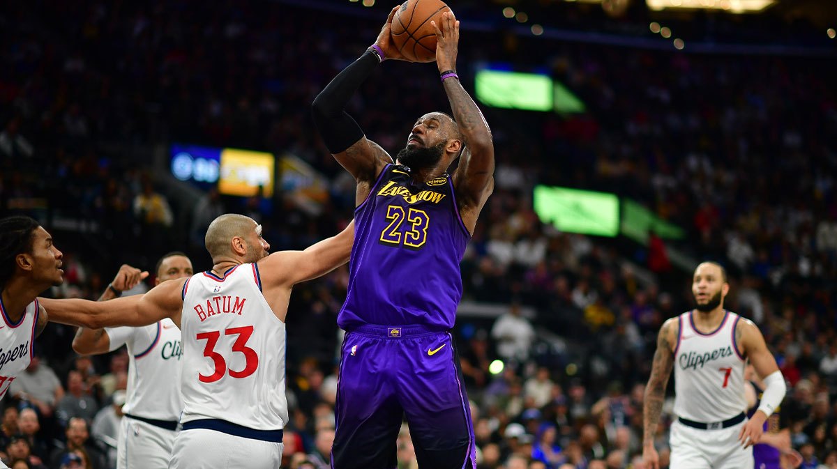 Did LeBron James send subtle message to Rob Pelinka after loss to Clippers?