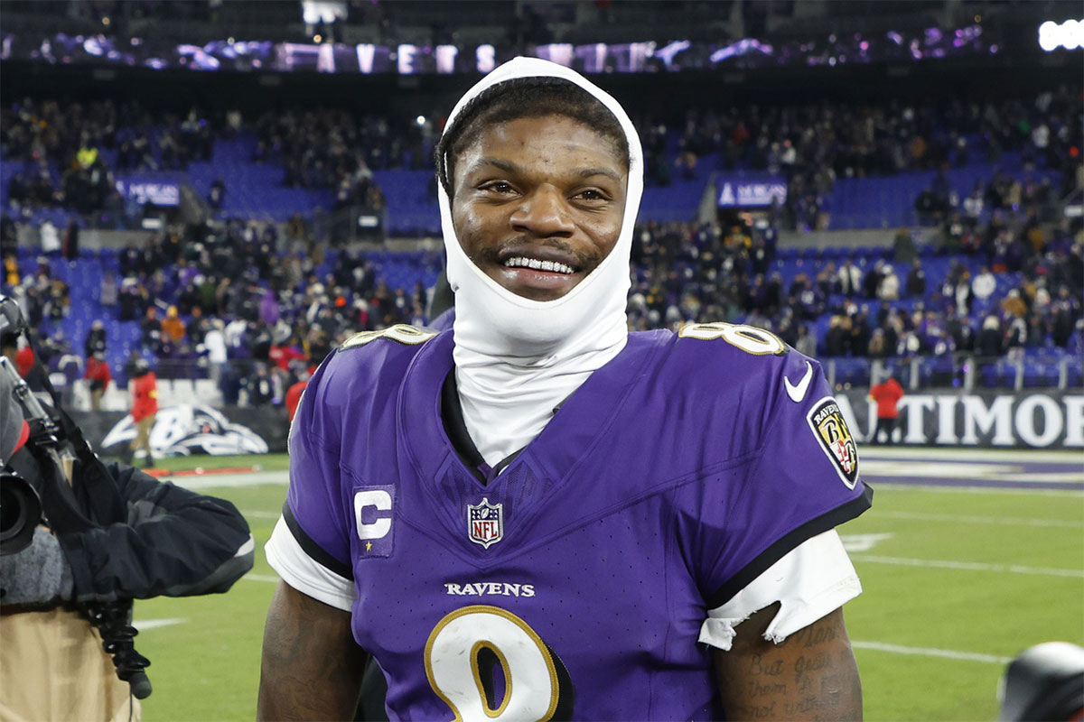 Baltimore Ravens quarterback Lamar Jackson (8) celebrates after defeating the Pittsburgh Steelers in an AFC wild card game at M&T Bank Stadium