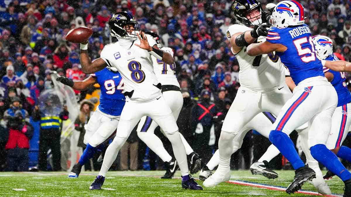 19. January 2025. years; Orchard Park, New York, USA; Baltimore Ravens Quarterback Lamar Jackson (8) fall back to pass during the first quarter of Buffalo accounts in the round-up AFC Division in 2025. Place at Highmark Stadium. 