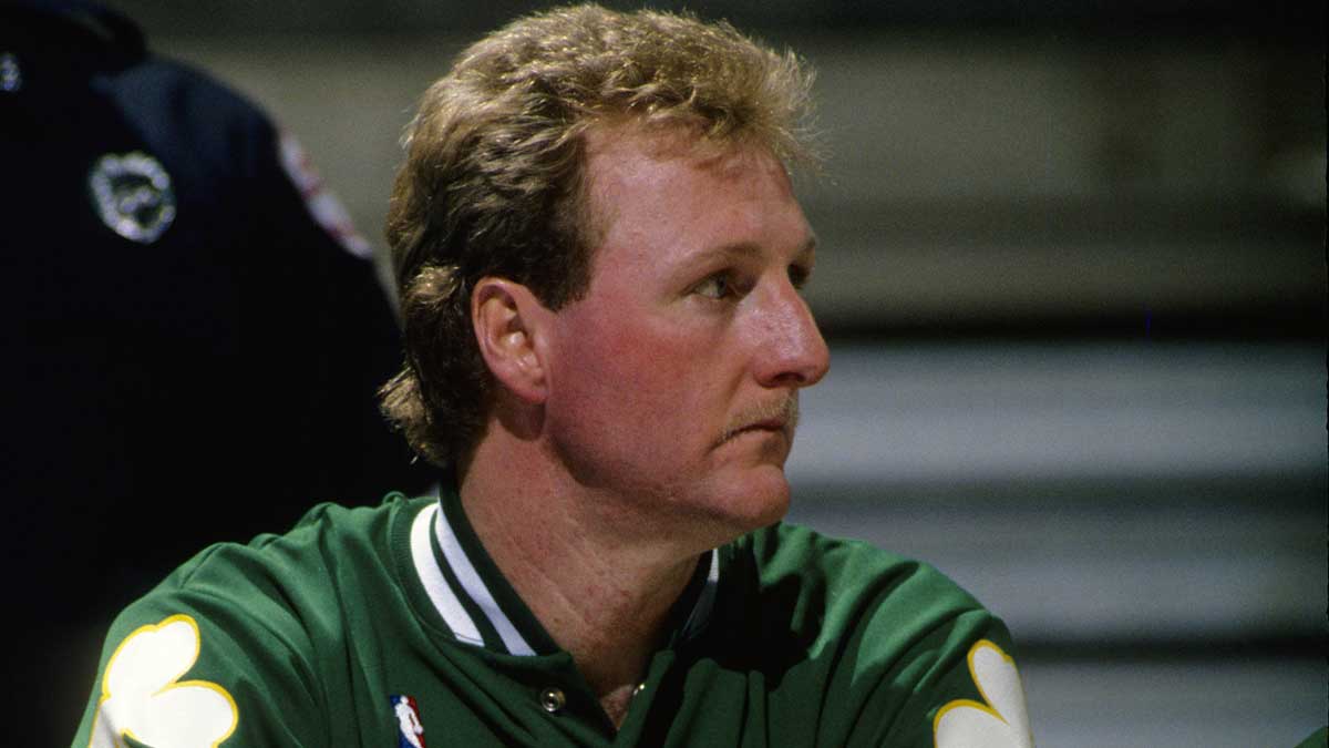 Boston Celtics Next Larry Bird (33) on the bench against Orlandoška magic in Orlando Arena.