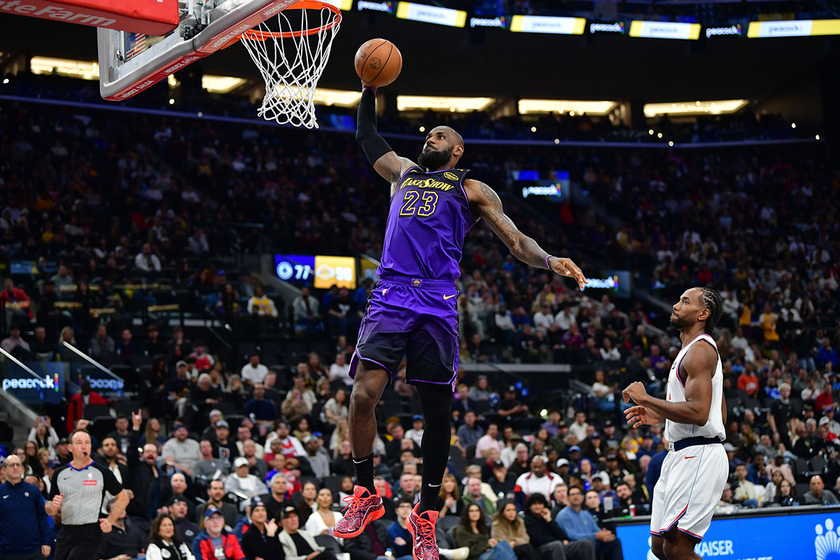 Los Angeles Lebron James (23) Dunks for the basket in front of Los Angeles Clippers Next Kavhi Leonard (2) during the second half in Intuit Dome. 