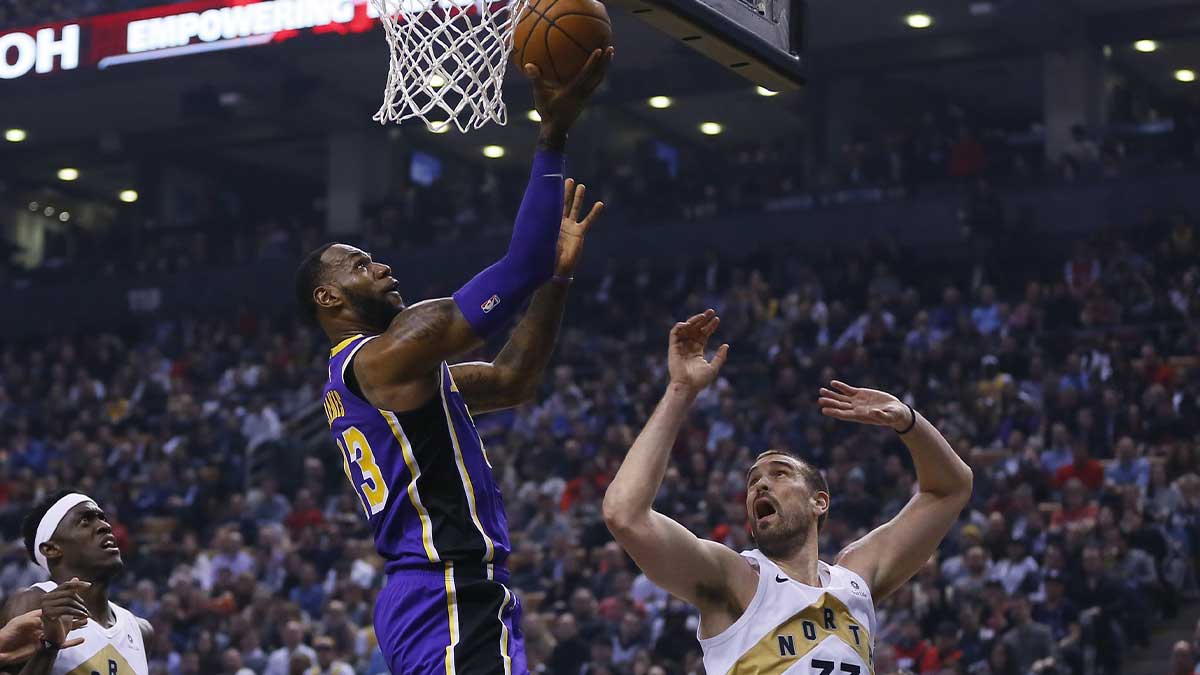 Los Angeles Lebron James (23) makes Cart as Contronto Raptors Center Marc Gasol (33) looking during the first half in the Scotiabank Arena. 