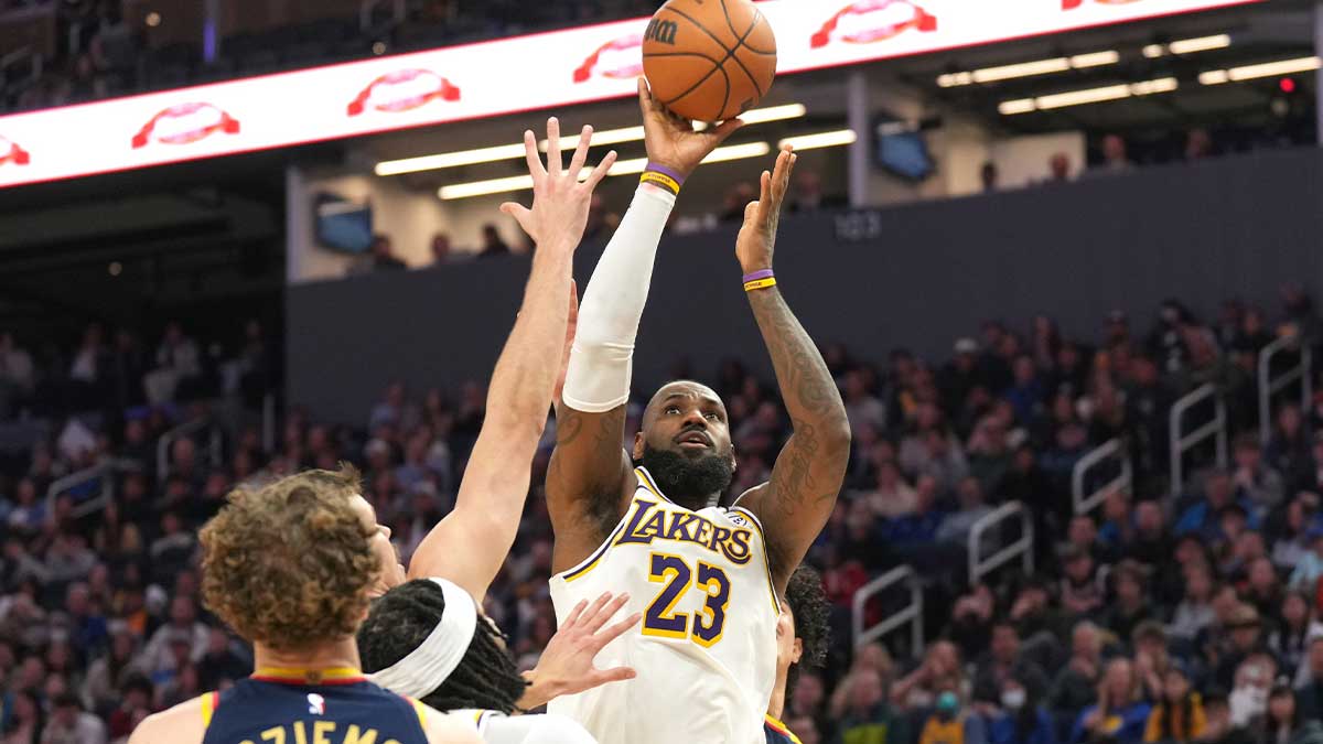 Los Angeles Lebron James (23) shoots against golden state warriors during the second quarter in Chase Center.