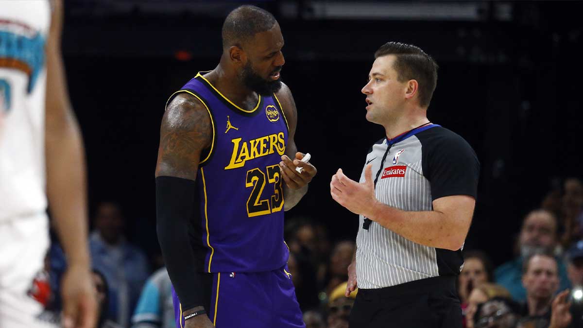 Los Angeles Lebron James (23) talk to the official fouling official during the second half against Memphis Grizzlies in FedExforum.