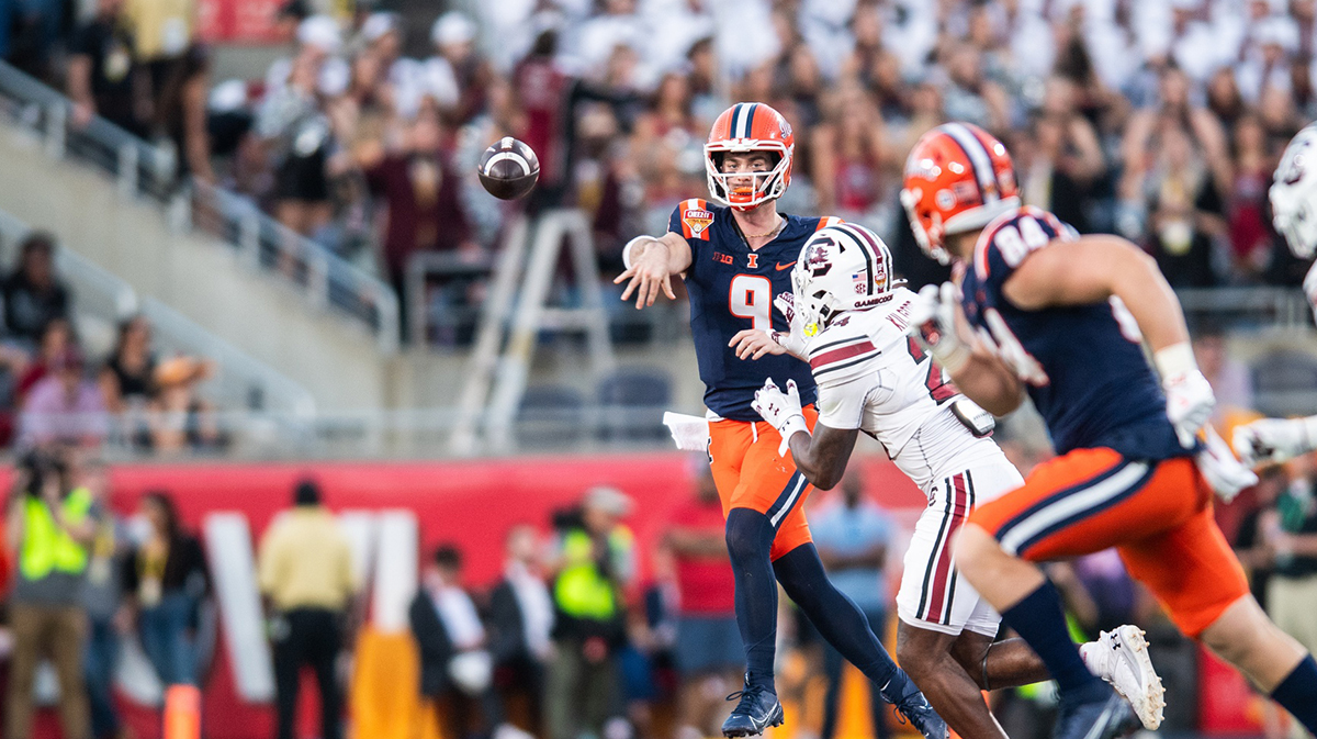 Illinois Fighting Illini quarterback Luke Altmyer (9) throws the ball against the South Carolina Gamecocks in the third quarter at Camping World Stadium.