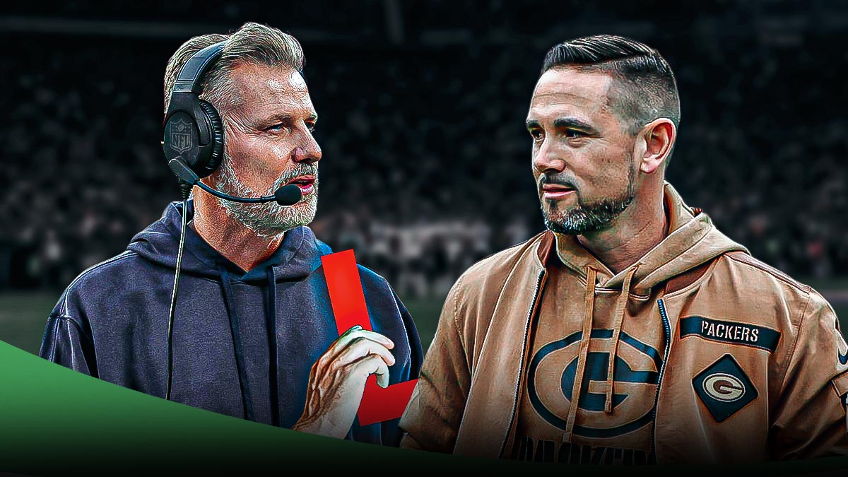 Former Bears head coach Matt Eberflus handing Packers HC Matt LaFleur a L