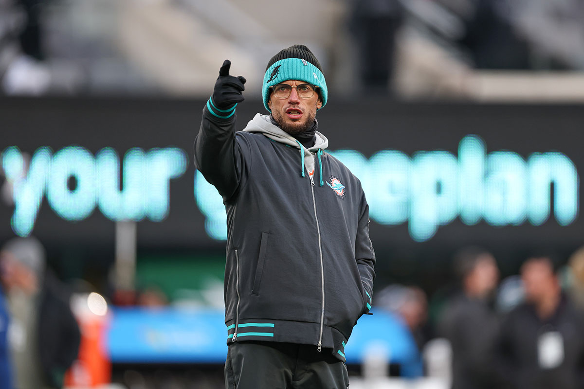 Miami Dolphins head coach Mike McDaniel on the field before the game against the New York Jets at MetLife Stadium.