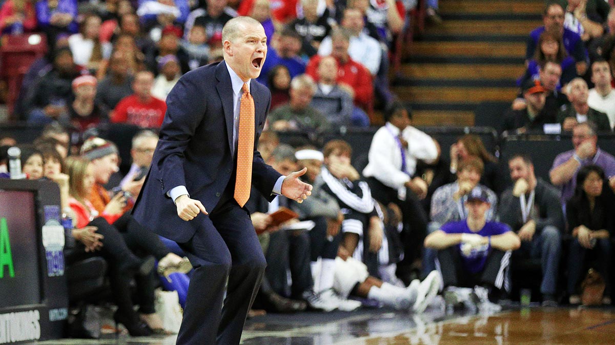 Sacramento Kings Chief Coach Michael Malone calls with their players against Miami heat during the second quarter in Sleep Train Arena.