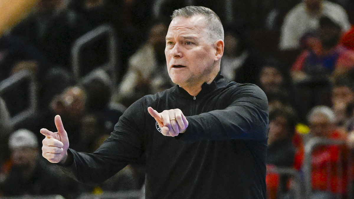 Denver Nuggets head coach Michael Malone directs his team against the Chicago Bulls during the first half at the United Center.