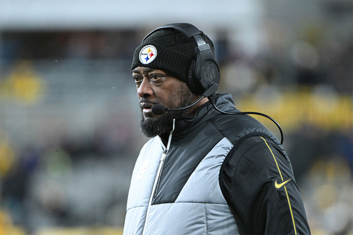 Pittsburgh Steelers coach Mike Tomlin looks on during the second quarter against the Cincinnati Bengals at Akrisur Stadium.