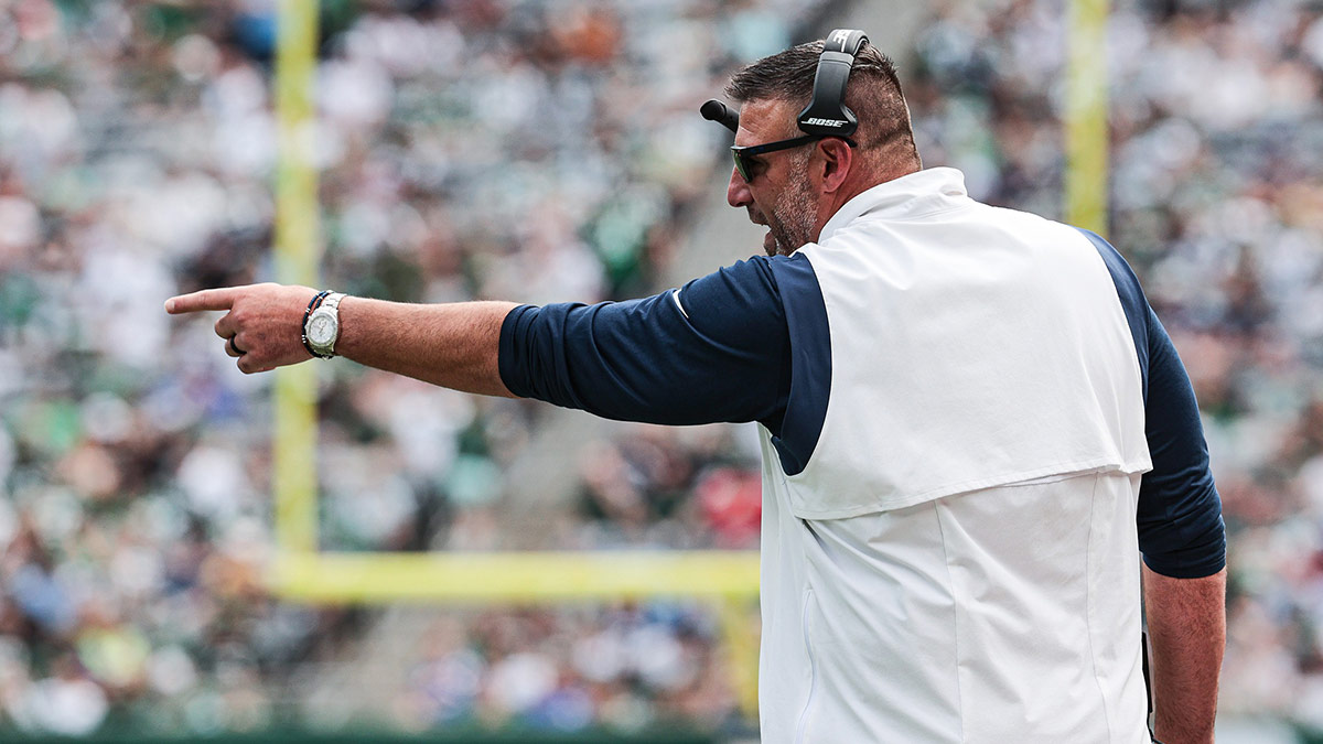 Tennessee Titans head coach Mike Vrabel reacts during the first half against the New York Jets at MetLife Stadium.