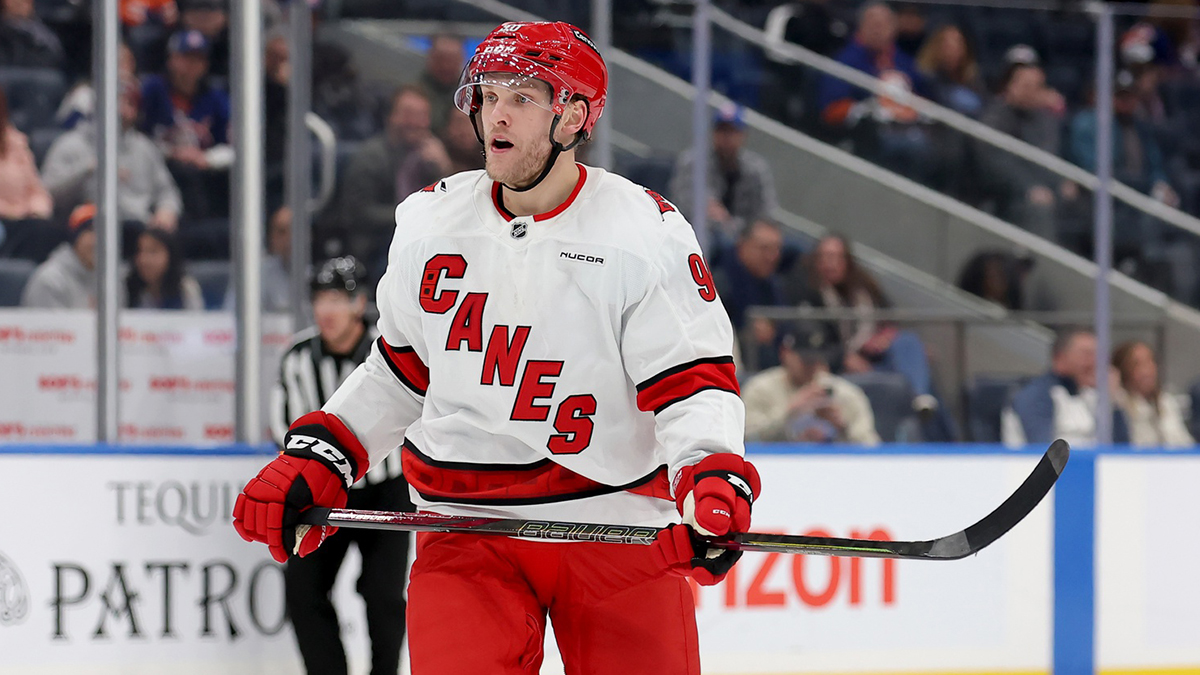 Karolina Hurricani Right wing Mikko Rantanen (96) skates against New York island during the first period in UBS Arena.