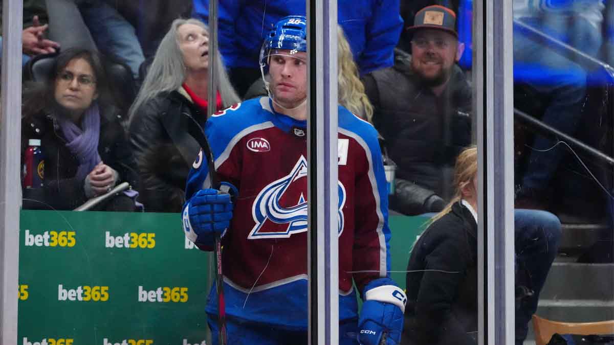 Colorado Avalanche Right wing Mikko Rantanen (96) in a sentence in the spring in a productive time against New York Ranger on Balli Arena.