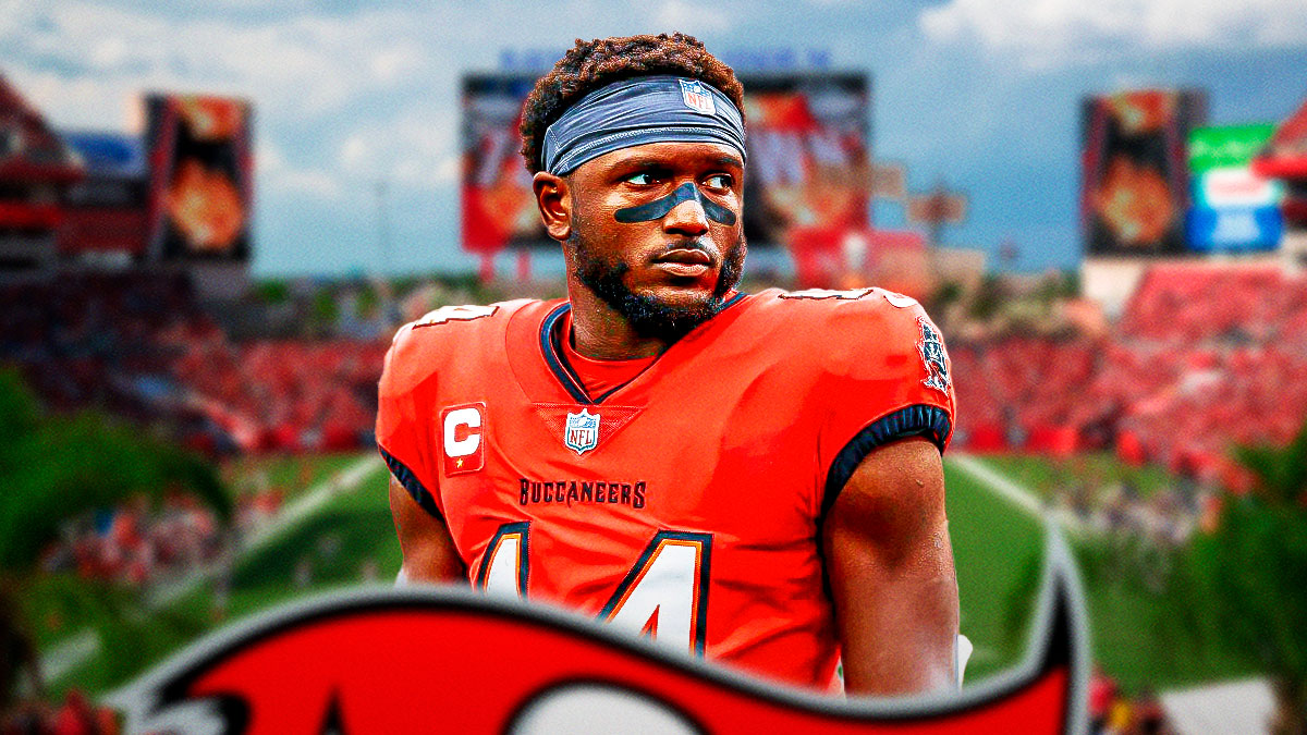 Chris Godwin, Buccaneers, NFL Rumors, Chris Godwin rumors, Chris Godwin free agency, Chris Godwin in Bucs uni with Bucs stadium in the background
