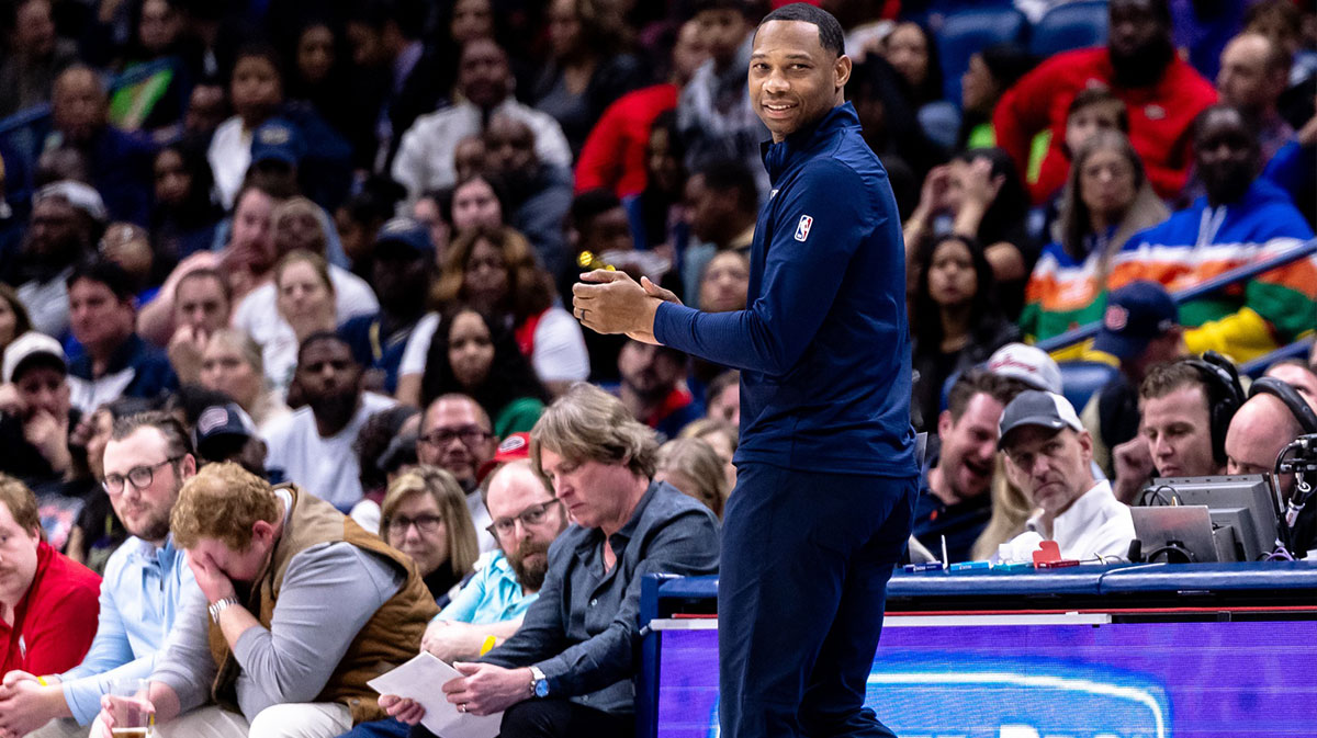 New Orleans head coach Willie Green reacts to a play against the LA Clippers during the second half at Smoothie King Center.