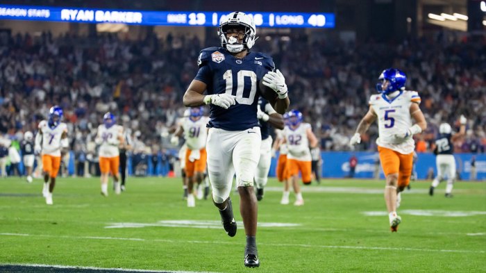 Penn State Nittany Lions running back Nicholas Singleton (10) rushes for a touchdown against the Boise State Broncos during the Fiesta Bowl at State Farm Stadium.